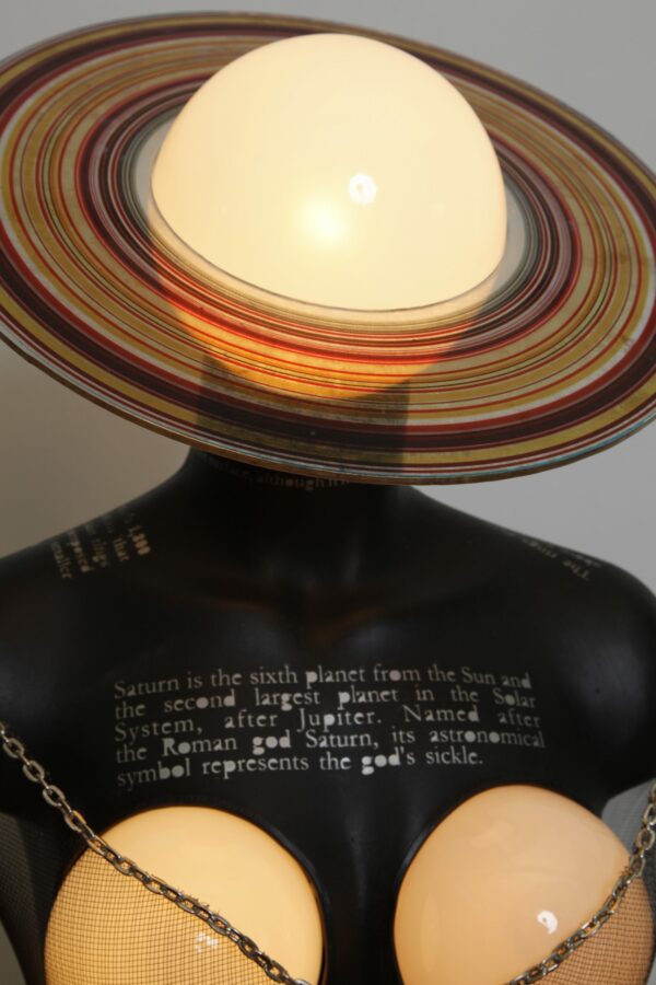 Vasilios Roumeliotis - Femme Saturn